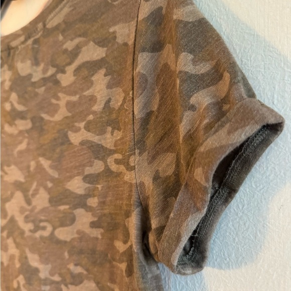 ROCK & REPUBLIC Brown Green Army Camouflage Print T Shirt Size Small - Picture 8 of 8